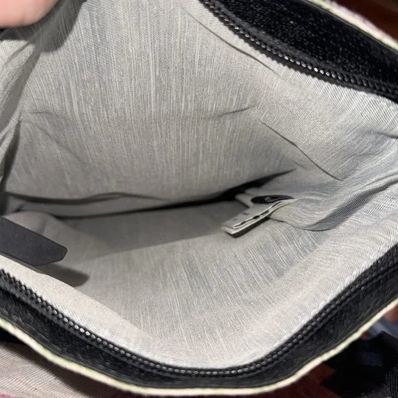 GUC Sherpani Pica Cross Body Bag - Picture 5 of 6